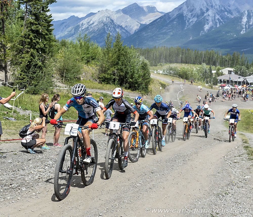 Catherine Fleury (Cyclone d'Alma) at front at start