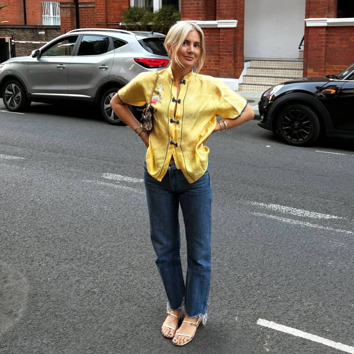 Lucy wearing sandals and stovepipe jeans