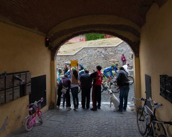 Young and old turn out to support the Giro