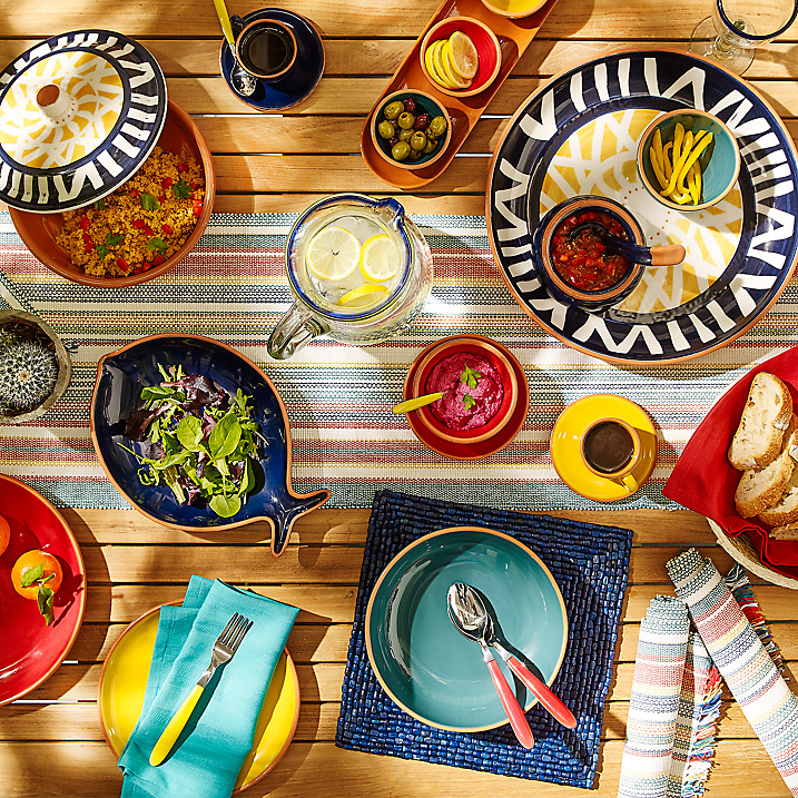 alfresco dining range with bowl and wooden table