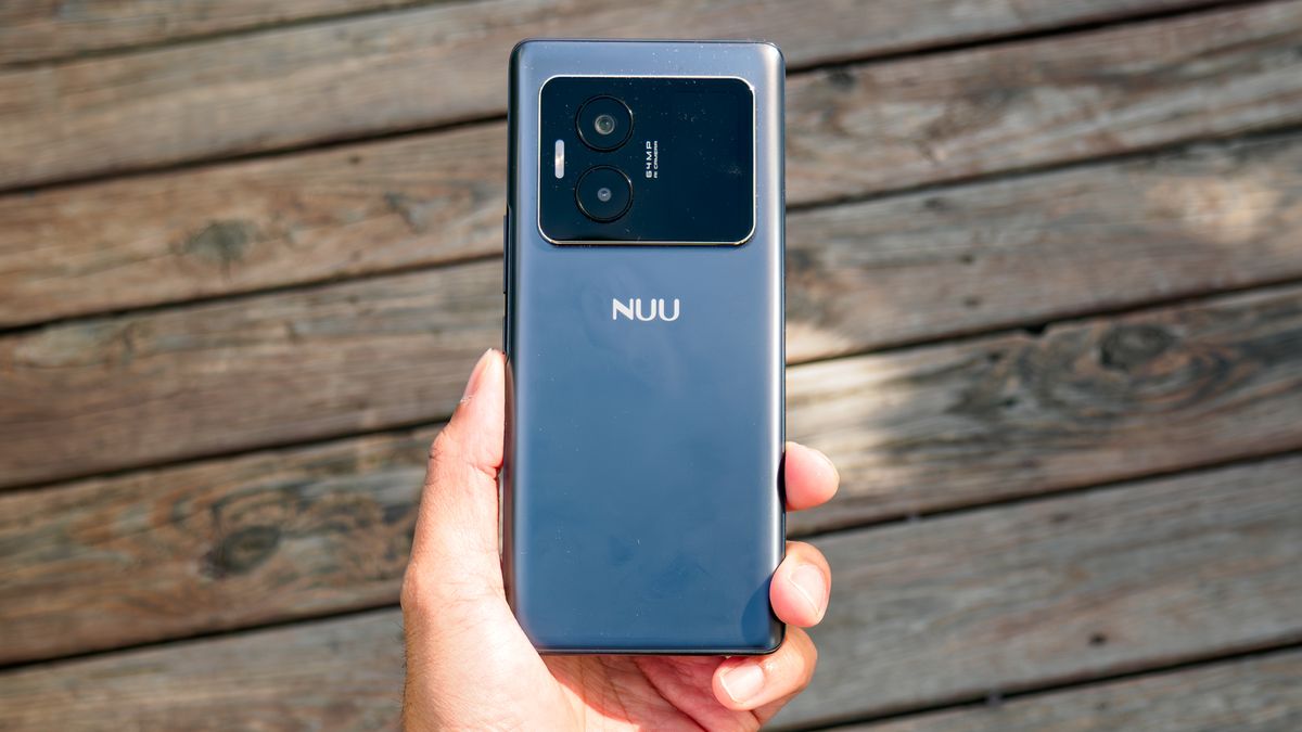 NUU B40 5G held in the hand.