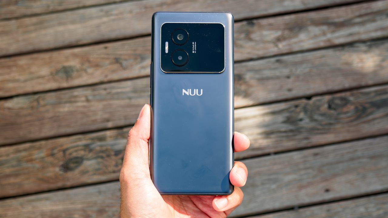 NUU B40 5G held in the hand.