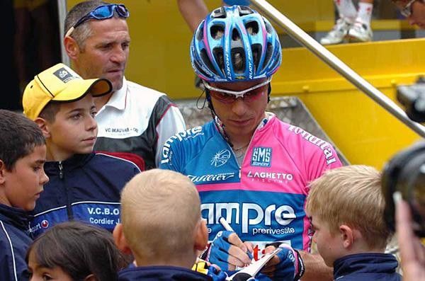 Damiano Cunego (Lampre-Fondital) signs autographs