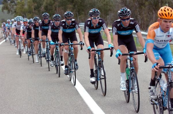 Team Sky line-up behind Garmin-Transitions rider Jack Bobridge