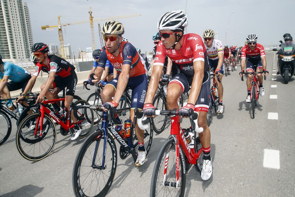 Vincenzo Nibali catches up with Alberto Contador at the Abu Dhabi Tour