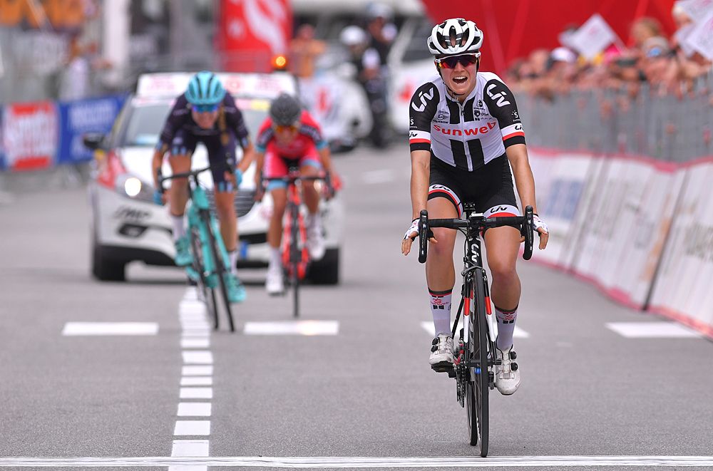 Ruth Winder (Sunweb) wins stage 5 at the Giro Rosa