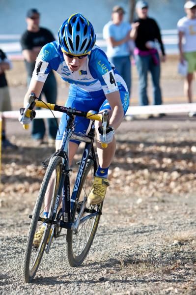 Alison Dunlap (Luna Chix) takes a rocky corner in full chase mode.