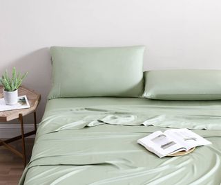 Sunday Citizen cotton sateen sheets on a bed.