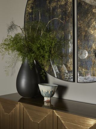 A chic vase and mirror by the entryway