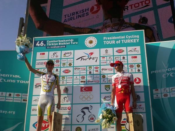 Tejay Van Garderen (HTC - Columbia) salutes the Turkish crowd after taking second place in Pamukkale.