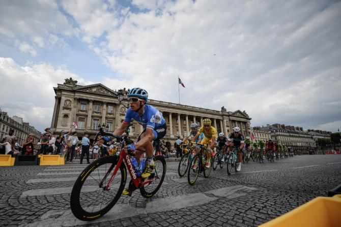 Vincenzo Nibali (Astana) in a full yellow kit
