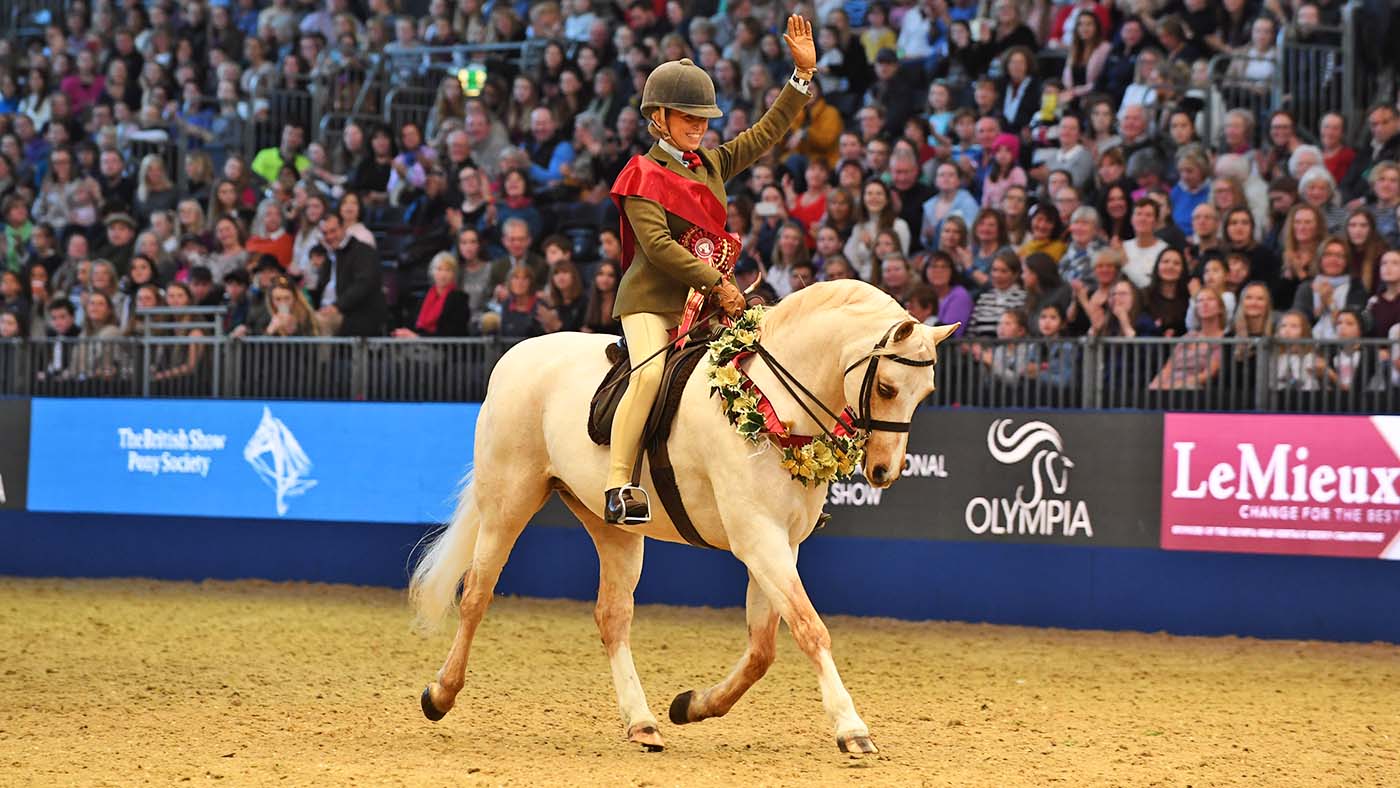 Katy Marriott-Payne riding Cadlanvalley Sandpiper at Olympia.