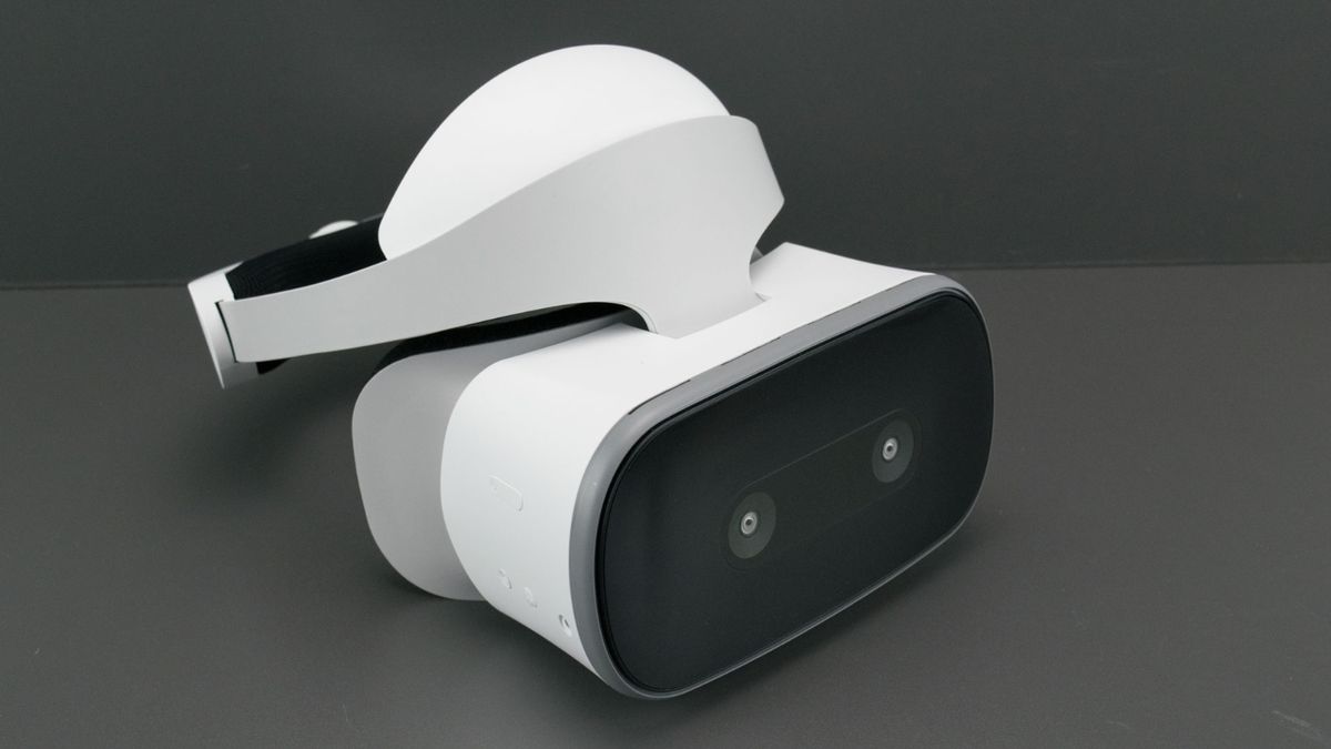 Lenovo Mirage Solo Standalone Daydream VR HMD: Fitment Is Its Downfall |  Tom's Hardware