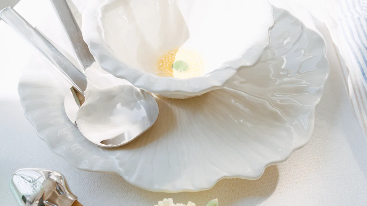 Bordallo white flower plate and bowl