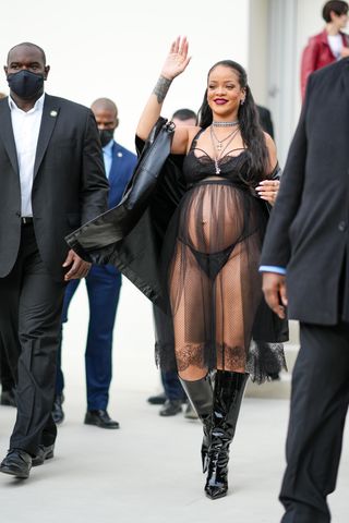 controversial - pregnancy rihanna