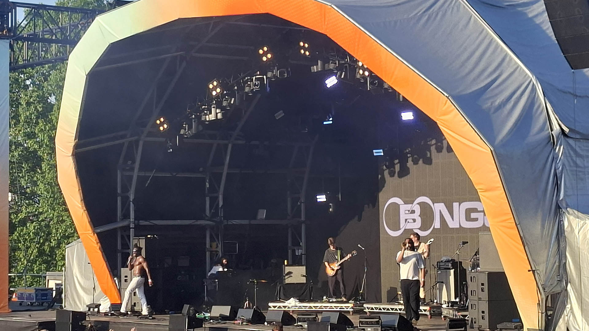 A photo of Obongjayar playing live.