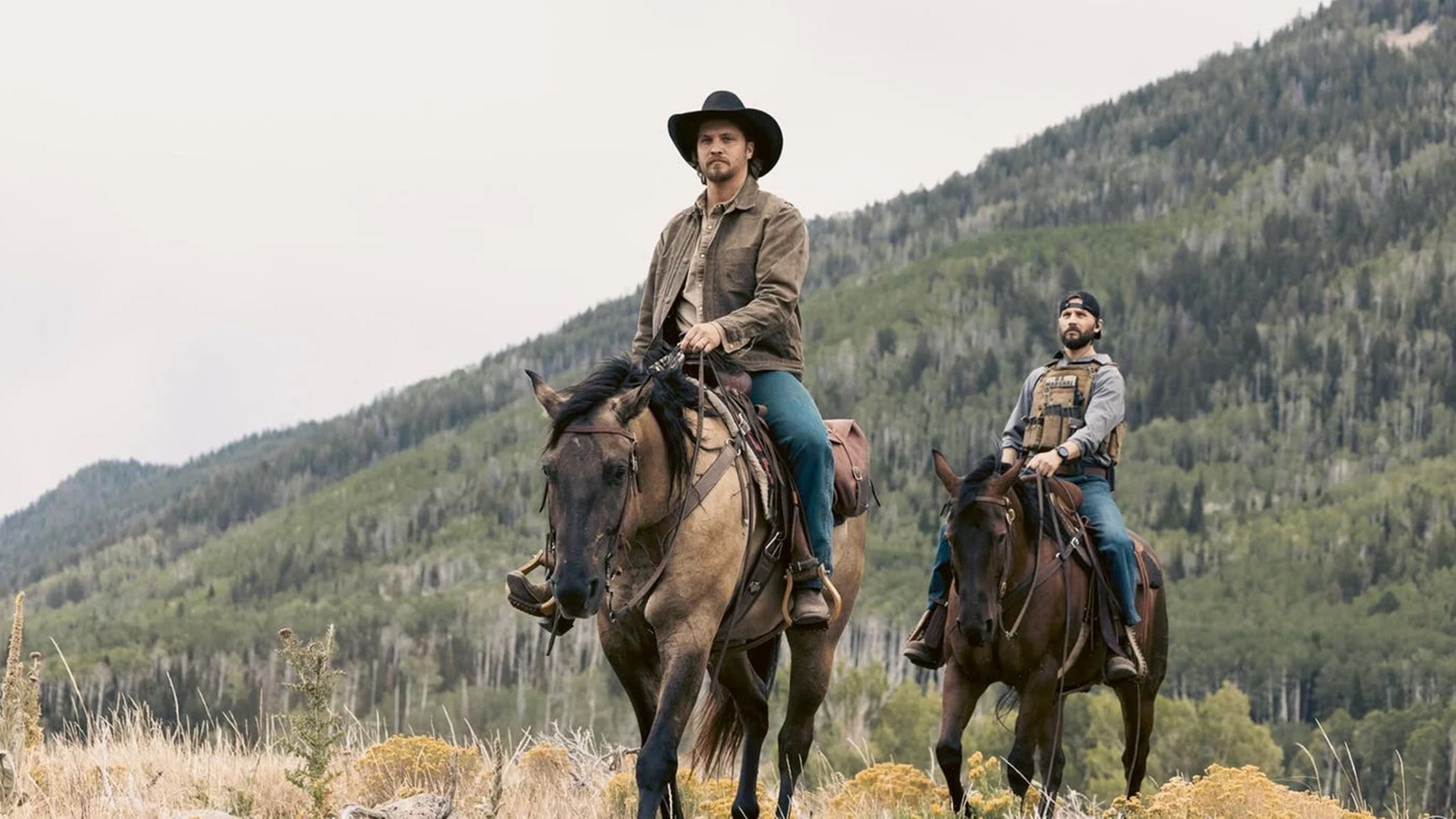 Luke Grimes as Kayce Dutton on horseback in Marshals.