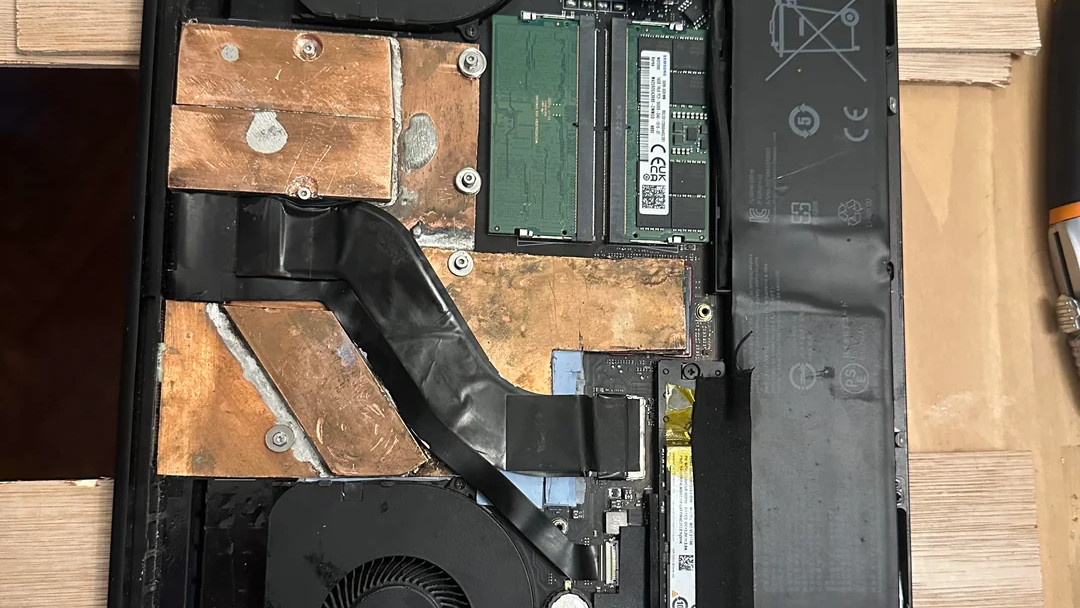 Razer Blade 16 showing heatsink replacement inside