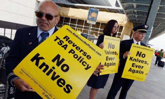 United Airlines flight attendants picket in front of Tom Bradley International terminal in Los Angeles on April 1 in opposition to the earlier decision to allow small knives on planes. 