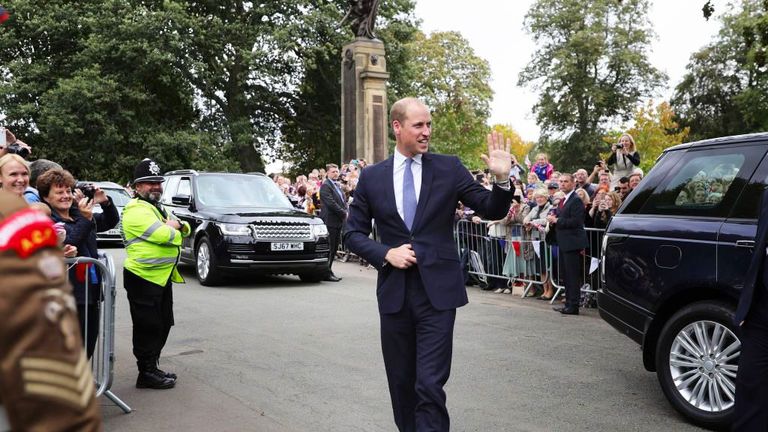 Vehicle, Luxury vehicle, Car, Suit, Event, Ceremony, Bodyguard, Official, Sport utility vehicle, Wedding,