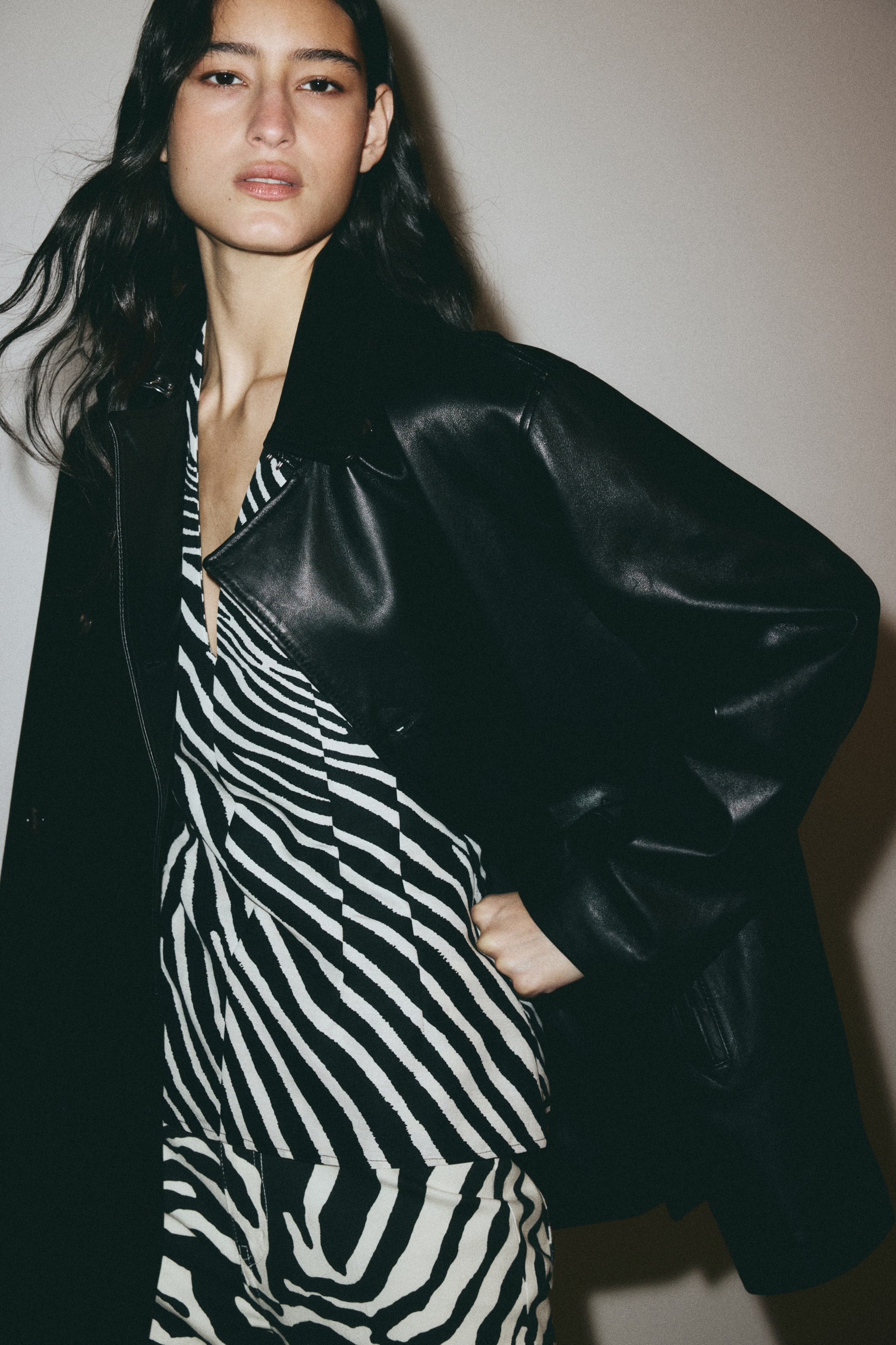 V-Neck Top - Black/zebra Print