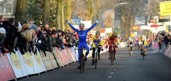 Lars van der Haar (Rabobank - Giant Off Road Team) celebrates his win.