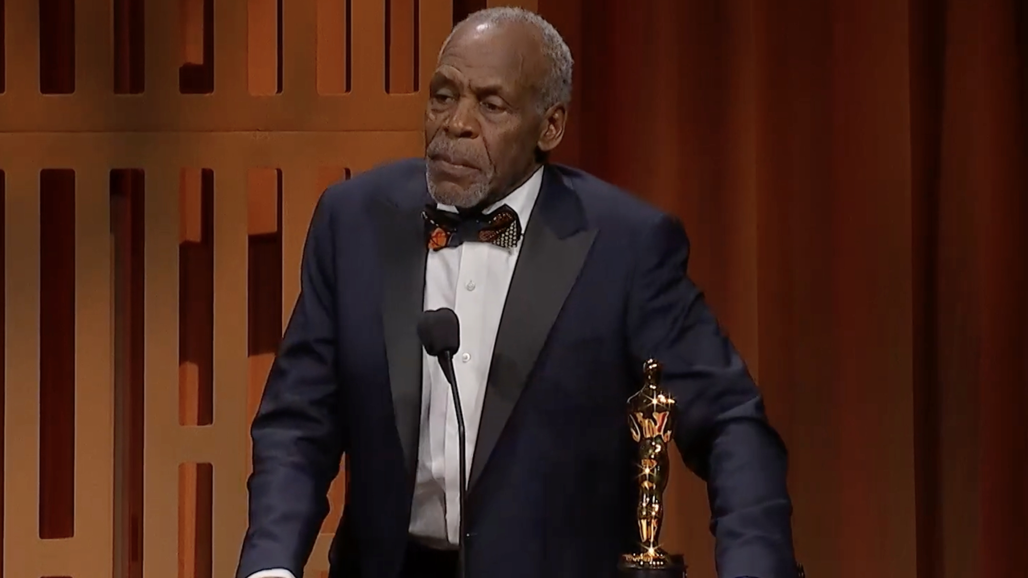 Danny Glover accepts his Honorary Oscar.