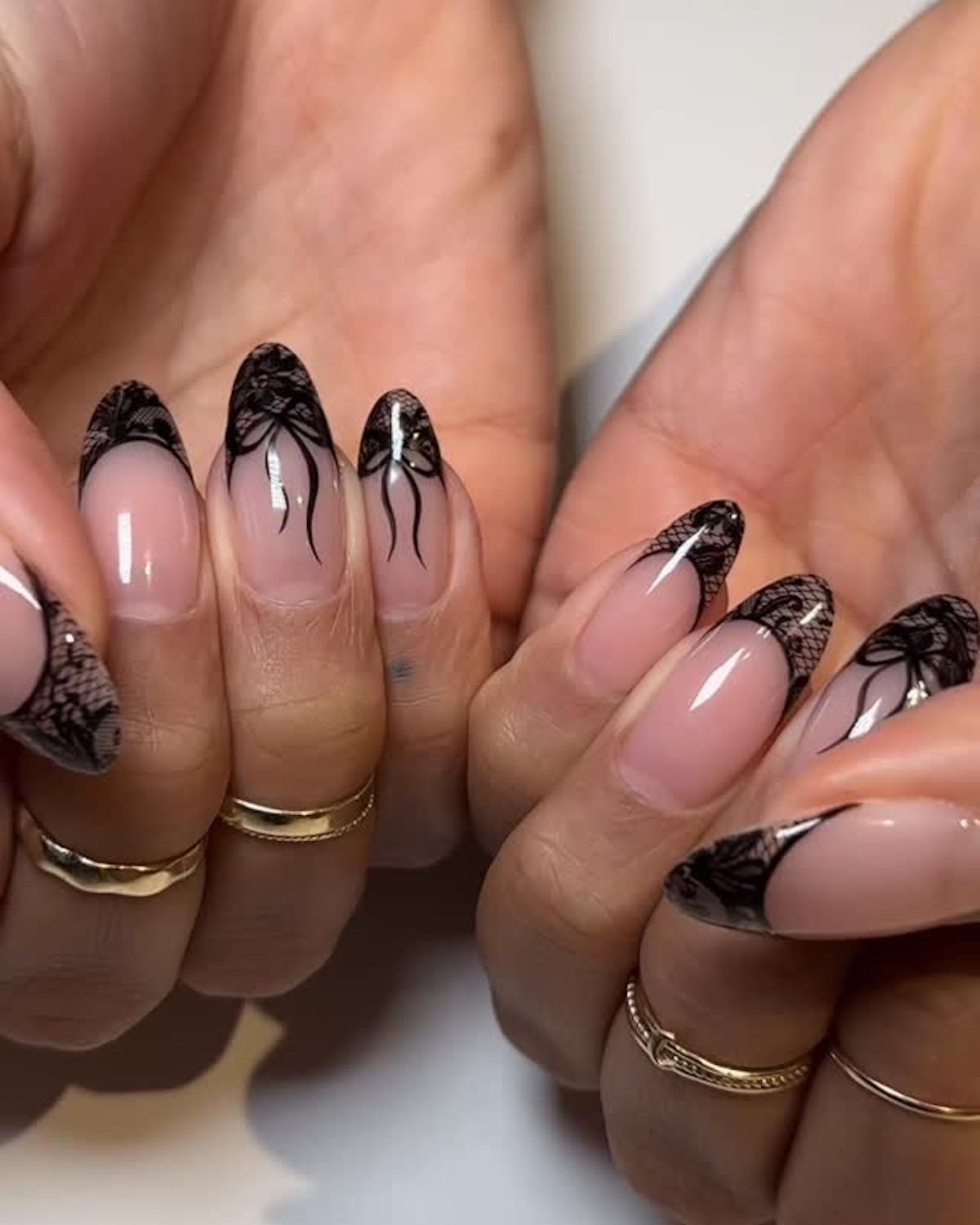 Vintage lace nails