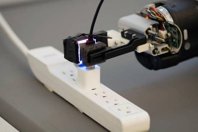 Seeing Sensor Robots 'See' Objects with High-Tech Fingertip Sensor | Live Science
