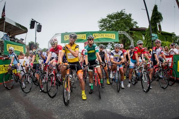 The men on the start line.