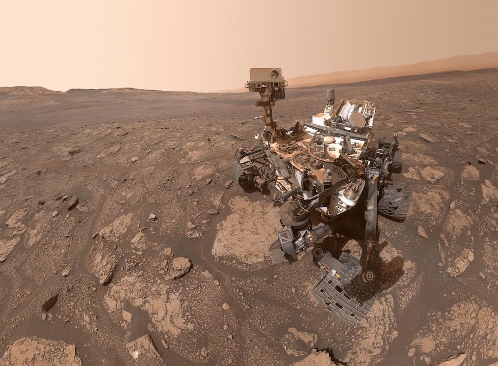 Nasin rover Curiosity posnel osupljive selfie na Marsu (fotografija)