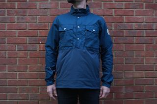 Male cyclist wearing Specialized/Fjällräven Räven Anorak which is one of the best commuter cycling jackets