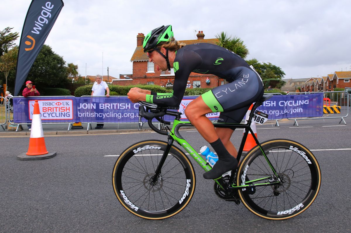 Kyle Murphy went with clip on bars on his disc equipped Cannondale