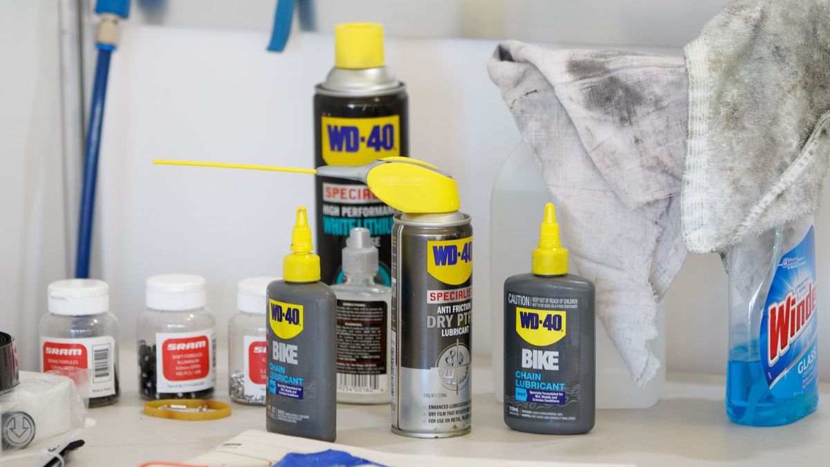 Drapac Pro Cycling are sponsored by WD-40 Bike. Despite the overly hot and dusty conditions, it seems the long-lasting wet lube is a preferred choice