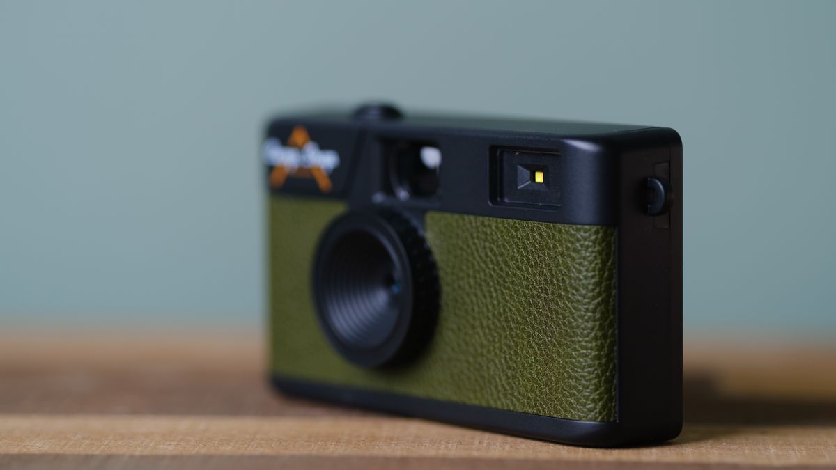 The Camp Snap, in forest green, sits on a table