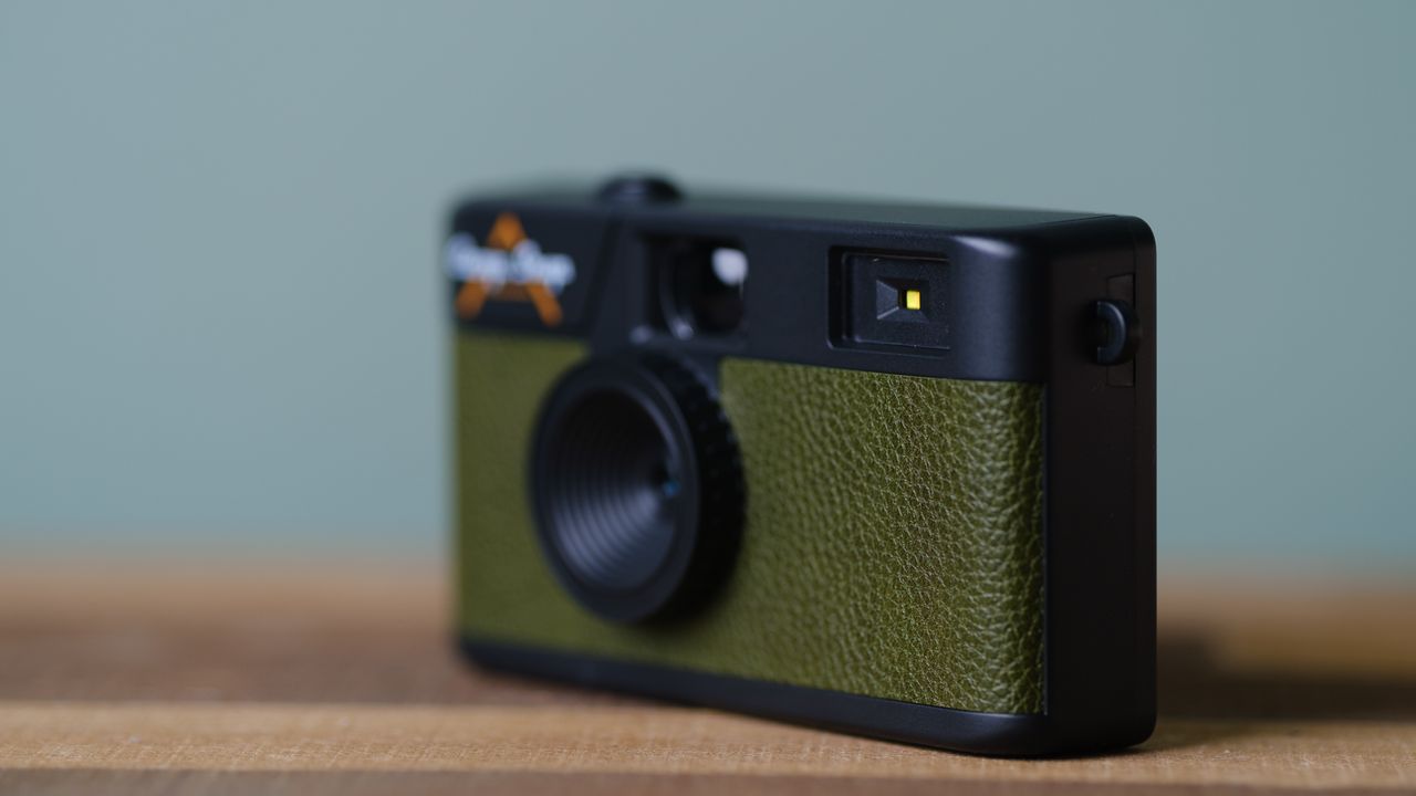 The Camp Snap, in forest green, sits on a table