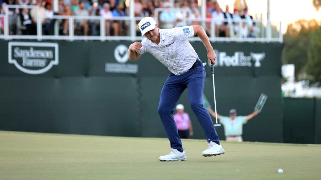 Sanderson Farms Championship Live Stream: Mackenzie Hughes watches his winning putt GettyImages-1429784193