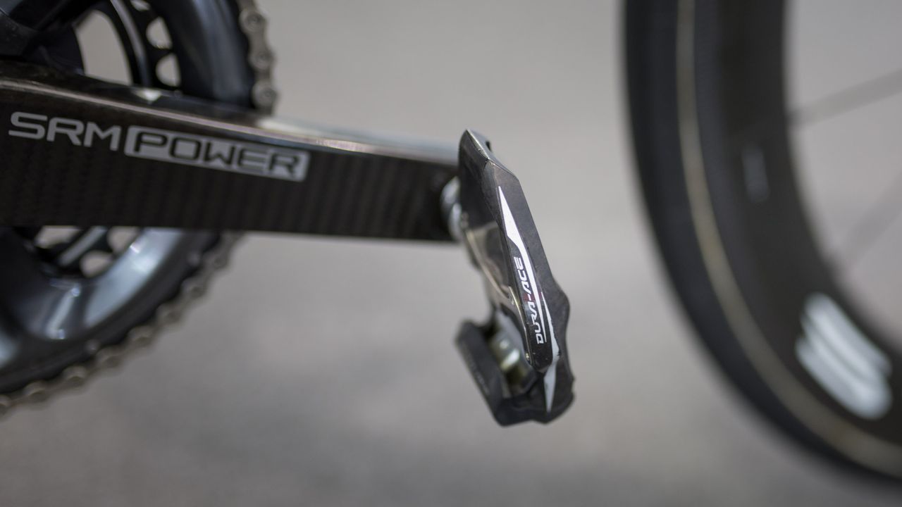 Despite the updated chainrings, Arashiro is still running Dura-Ace 9000 series pedals
