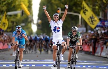 Philippe Gilbert (Fran&ccedil;aise des Jeux), 26, wins the 102nd Paris-Tours