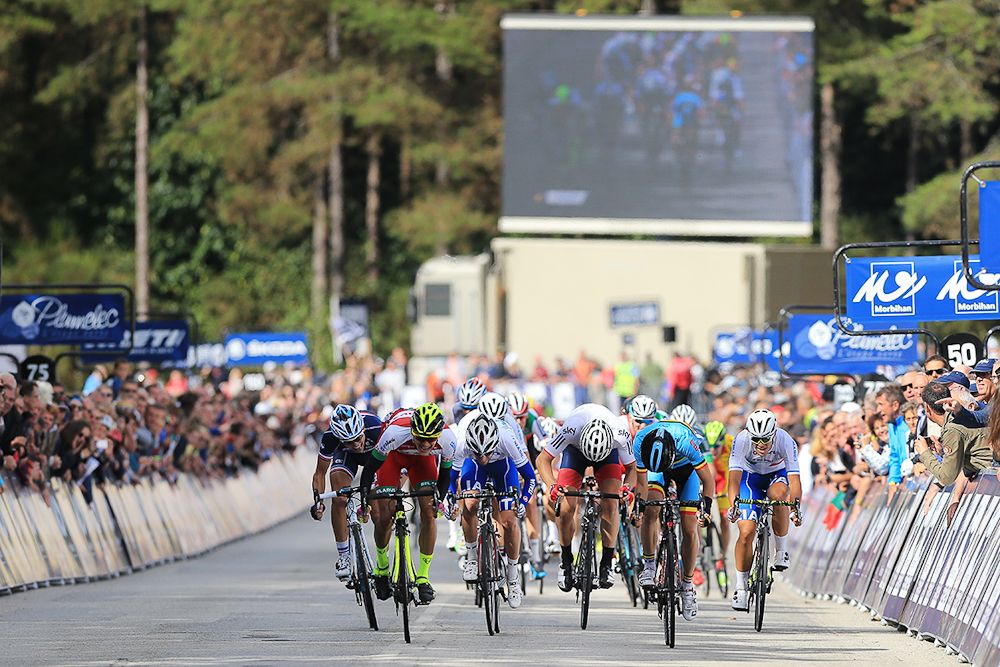 The leaders bear down on the finish in the U23 road race