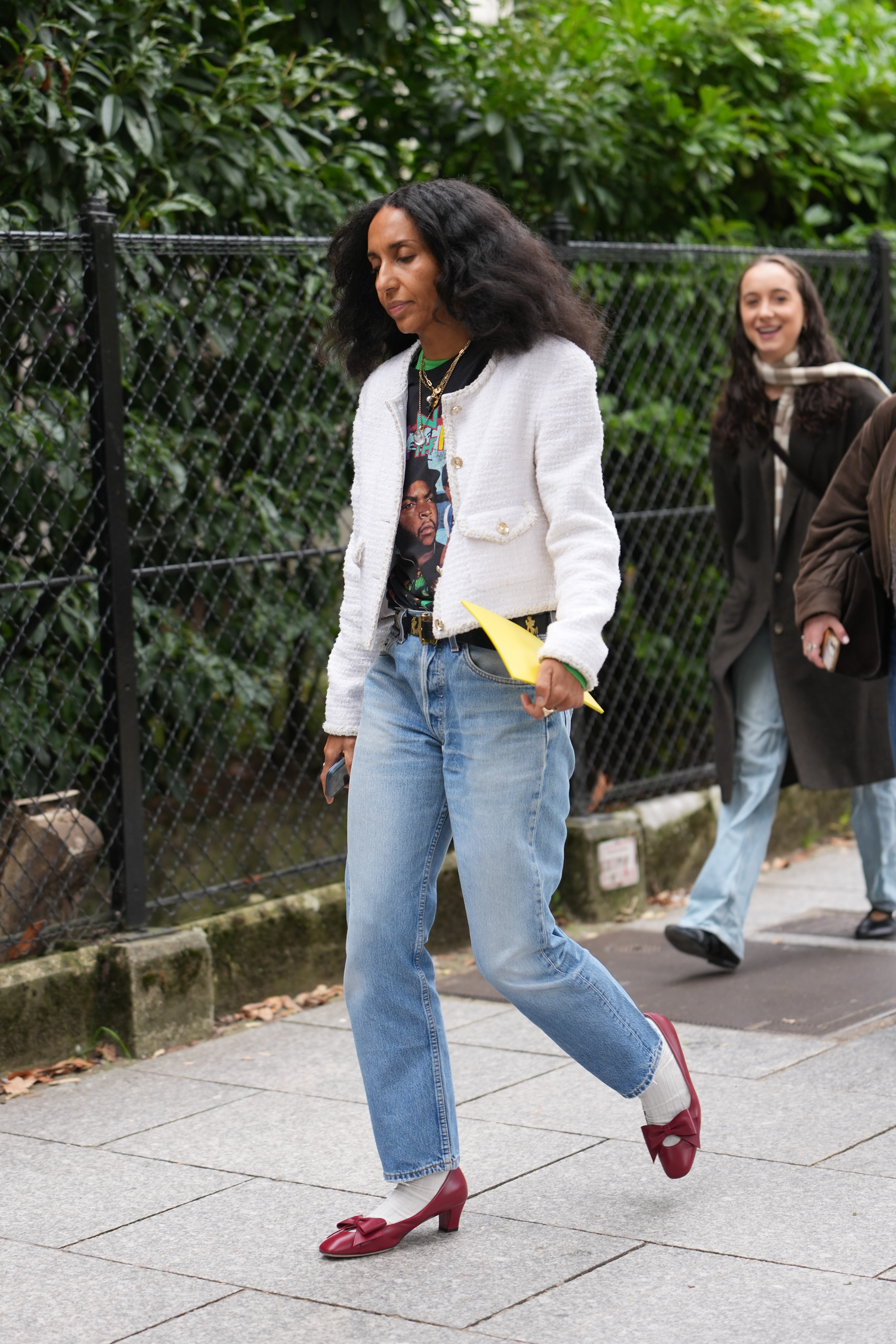 Woman wearing a light wash jeans outfit.