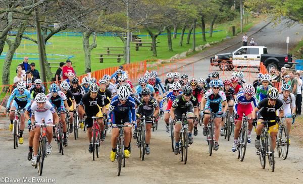 The Elite Women starting on the pavement