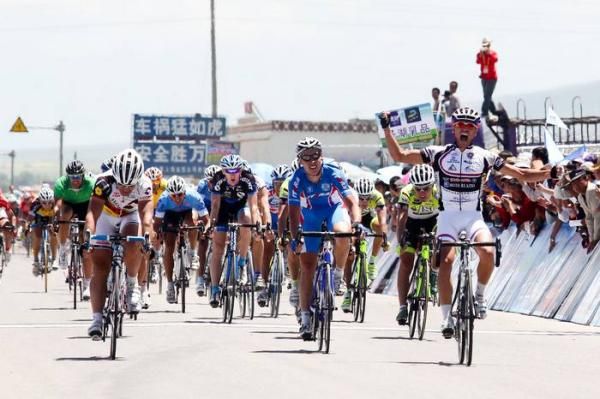 Ivan Stevic (Partizian) takes out the sprint against some strong competitors.