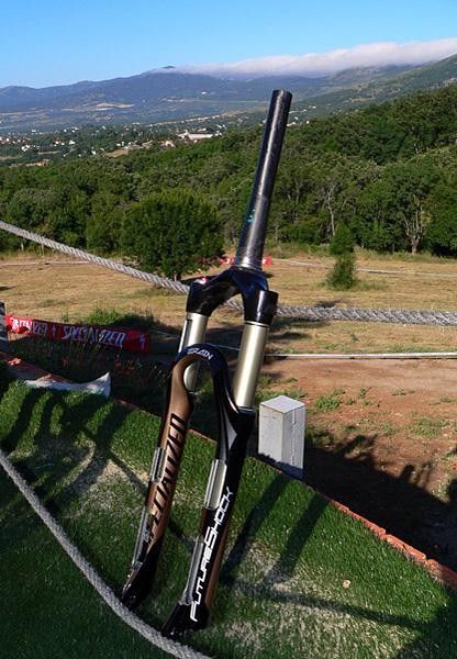Last year's FutureShock E150 dual-crown fork now receives a single-crown little brother, the S120.