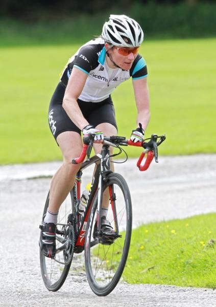 Sarah Storey (Escentual For VioRed) is the lone chaser behind the lead group