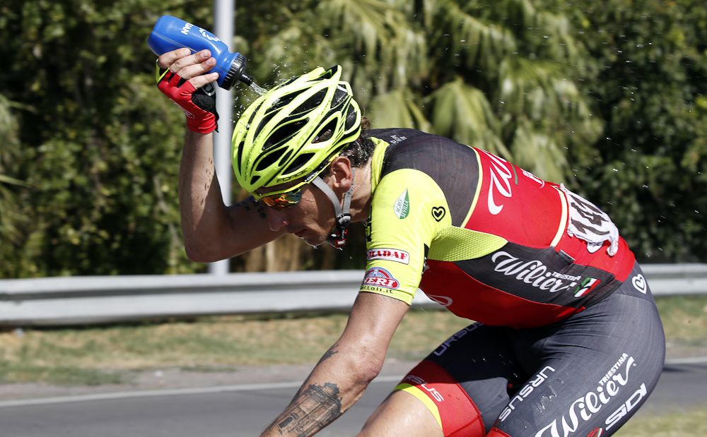 Filippo Pozzato (Wilier Selle Italia) cools off during the final stage in San Juan