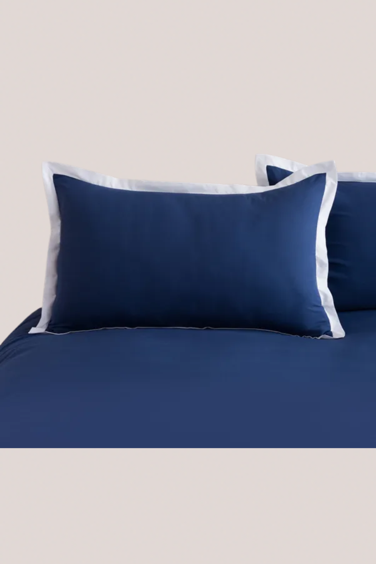 Blue bedding white thick white piping