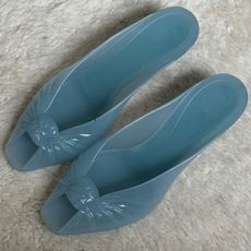 An image of the Chlo&eacute; jelly mules, one of the biggest jelly shoe trends of 2026. 