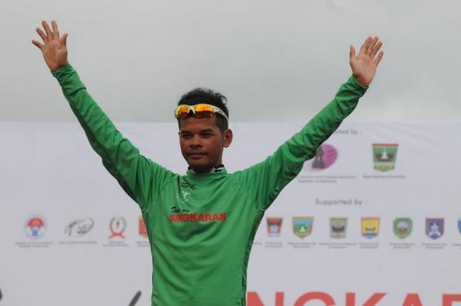 Mohd. Zamri Saleh of Terengganu Cycling Team in the green jersey