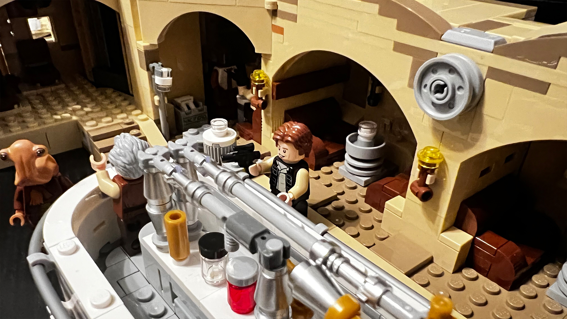 Lego Star Wars Mos Eisley Cantina_behind the bar_Jordan Middler